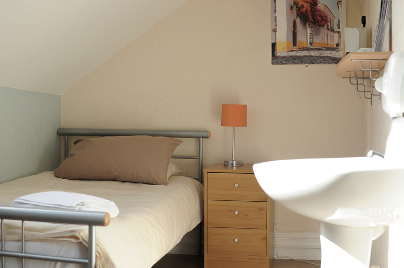 Bed and Breakfast Swansea - Single Room with shared bathroom